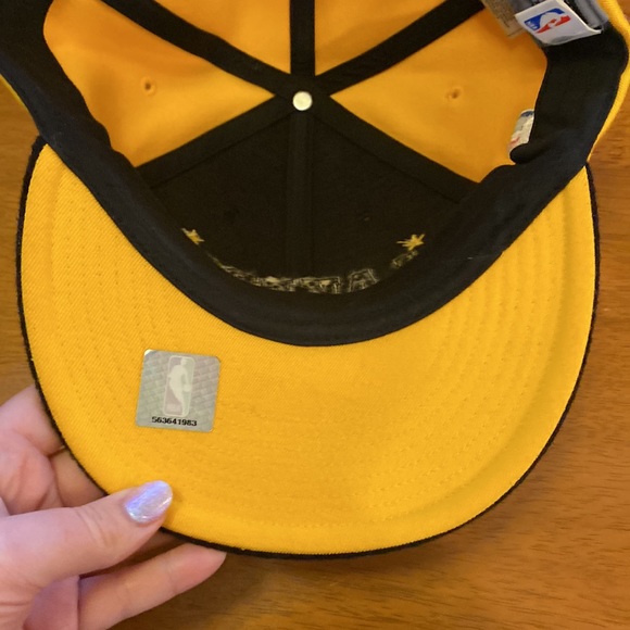 LA Lakers Cap Black Yellow Vintage NBA Nike EUC XL - Picture 5 of 8